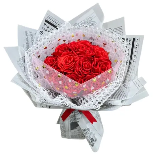 Ramo de 12 rosas rojas de raso con papel coreano 